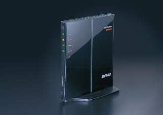 25mmの薄型ボディを実現した無線LANルータ