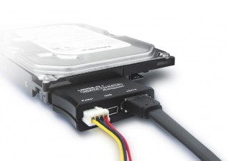 SATAハードディスクをeSATA接続にする変換アダプタ