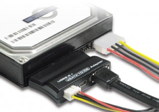 IDEのハードディスクをeSATA接続にする変換アダプタ