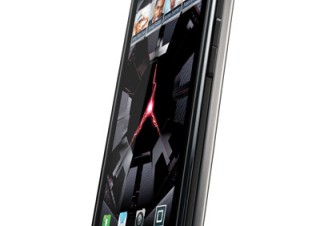 Motorola、薄型のAndroidスマートフォン「DROID RAZR」を発表