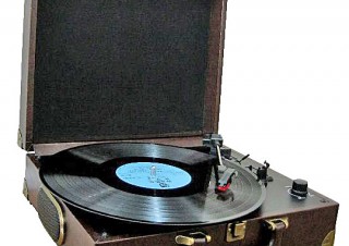 エバーグリーン、USB接続も可能なトランク型レコードプレイヤーを発売