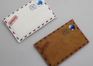 エバーグリーン、iPhone4Sなどにも対応するエアメール型の収納ケースを発売