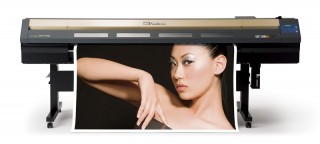 ローランドDG、アジア市場向け次世代大判インクジェットプリンタ「Hi-Fi JET FH-740」