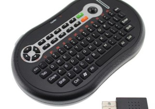 エバーグリーン、ゲームコントローラ風のワイヤレスキーボードを発売