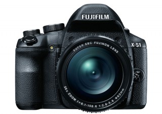 富士フイルム、光学26倍ズームレンズを搭載するデジカメ「X-S1」を発売