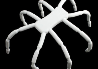 エバーグリーン、フレキシブルに設置できるゴム製マルチスタンドを発売