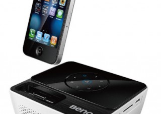ベンキュージャパン、iPhoneドックを搭載したLEDミニプロジェクター「GP2」