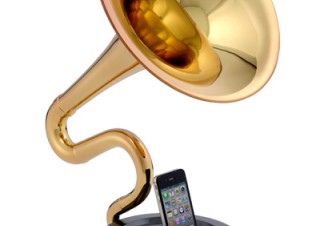 プレアデス、真鍮製のiPhone用Dockスピーカー「Trumstand」を発売