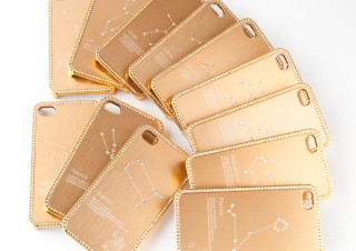 エバーグリーン、ラインストーンで12星座を表現したiPhone4S/4用ケースを発売