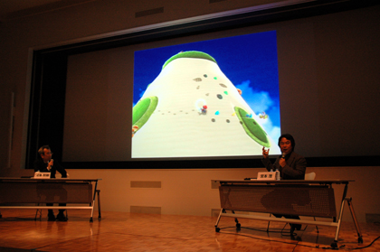 手がけてきた作品の特長や開発時のエピソードを宮本氏が映像つきで紹介