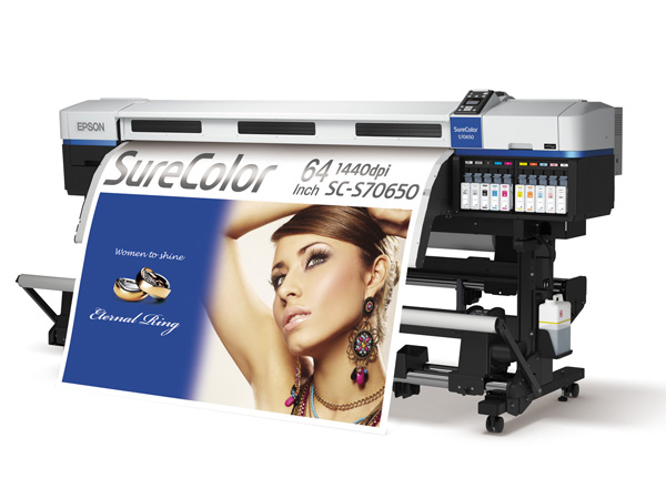 エプソン、サイン＆ディスプレイ向け大判プリンタ「SureColor」3機種を