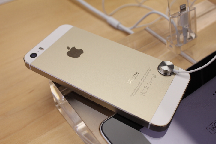 iPhone5s、ゴールドの16GBは在庫極少でAppleストア銀座でも販売されず ...