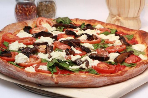出前サービスが受けられる「Southside Flying Pizza」のピザ