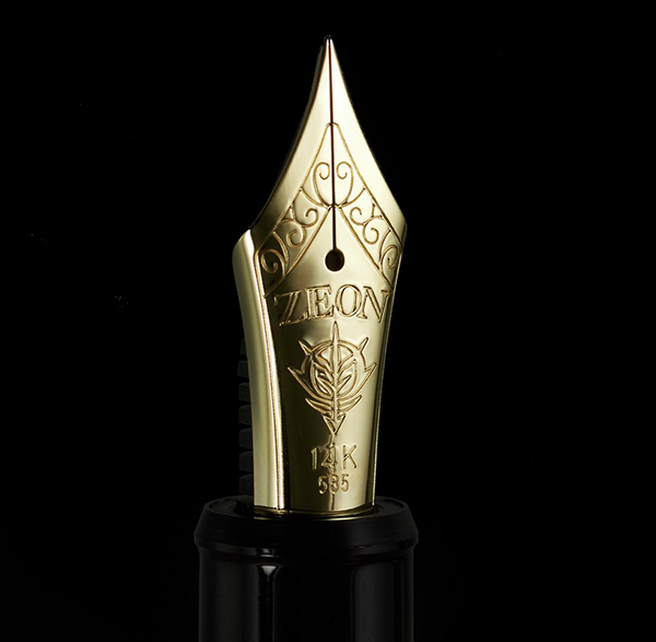 期間限定値下‼️【✨未使用品✨レア✨】 シャアの万年筆　1/13まで 真紅の樹脂が光で輝き、ペン先にはジオン公国の刻印！「シャアの万年筆