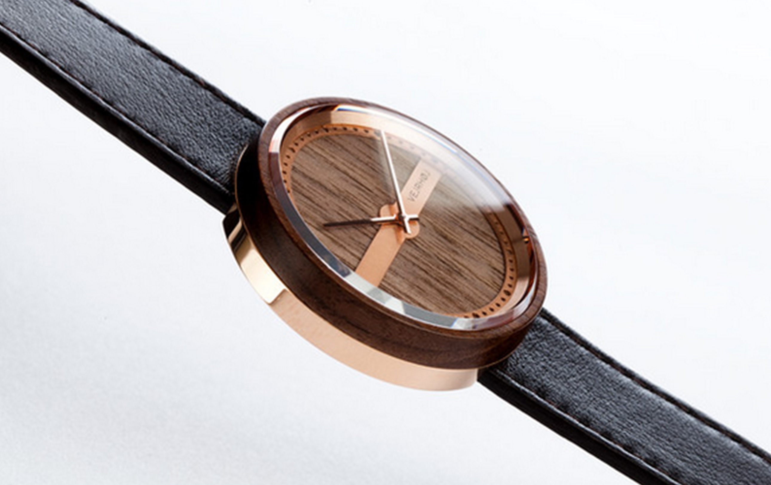 デンマークの木製腕時計ヴェアホイ、クラウドファンディングで40％オフの先行発売 - デザインってオモシロイ -MdN Design