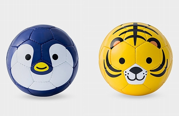 動物がプリントされたキュートなサッカーボール フットボールズー Momaでの販売開始 デザインってオモシロイ Mdn Design Interactive