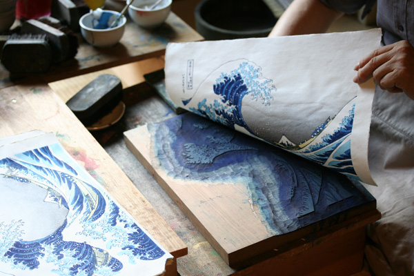 竹笹堂の伝統技術「手摺り木版画」