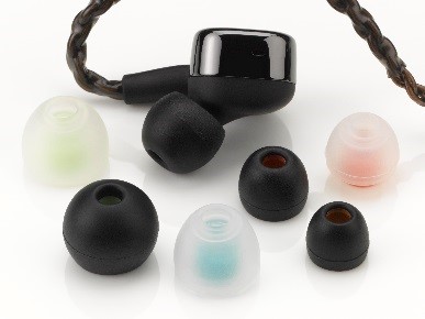 シリコンイヤチップ4サイズ(XS,S,M,L）と スピンフィットイヤチップ3サイズ(S,M,L）