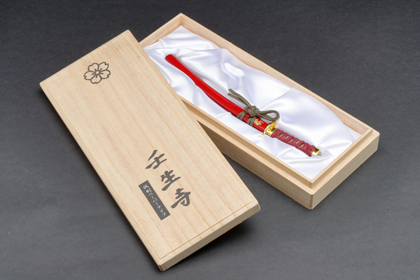 京都壬生寺との共同企画による 「誠剣ペーパーナイフ」
