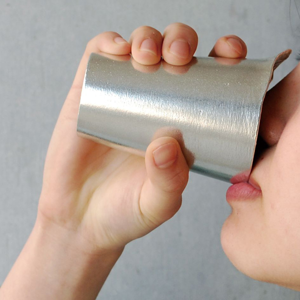 グイッと煽っても“富士”の部分が 当たらないように設計されています