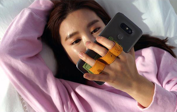 3本指でしっかり固定