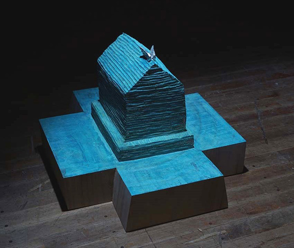 「栖 2018-2」2018年 68(幅)×50(高さ)×68(奥行)cm 欅、銅箔、銀箔