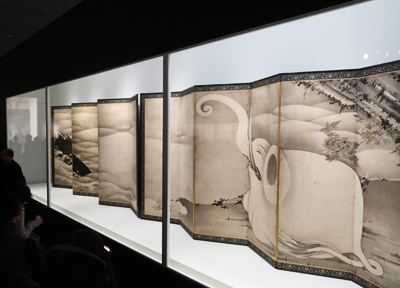  伊藤若冲　《象と鯨図屛風》 　各159.4×354.0cm 寛政9年（1797）／滋賀・MIHO MUSEUM 所蔵／通期展示