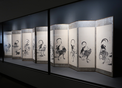  伊藤若冲《鶏図押絵貼屛風》 　各167.0×348.0cm 個人蔵／通期展示