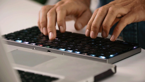 小型かつ打鍵音を抑えた 超薄型仕様の青軸メカニカルキーボード Taptek デザインってオモシロイ Mdn Design Interactive