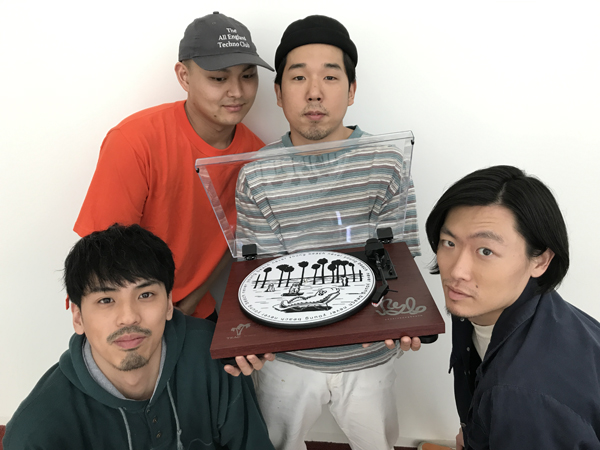 【メンバーコメント】これを機会にレコードに触れる人が1人でもいたら嬉しいです。レコード好きな人も初めての人も、是非。（never young beach 安部勇磨） 