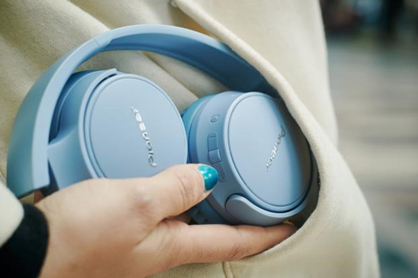 パイオニア、最大で25時間連続再生できるワイヤレスヘッドホンS3