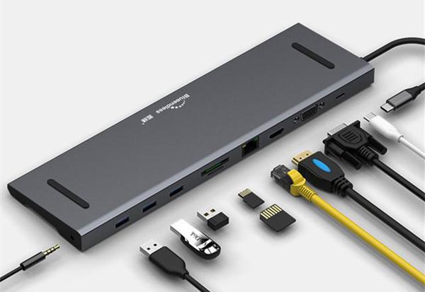 充実の10ポート（USB3.0ポート×3、マイクロSDカードポート×1、SDカードポート×1、LANケーブルポート×1、VGAポート×1、HDMIポート×1、PDポート×1、オーディオジャックポート×1）