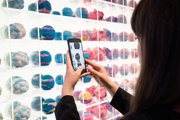 LUSH原宿店の店内は“ランゲージフリー”な空間で、斬新なショッピング体験が可能となっている