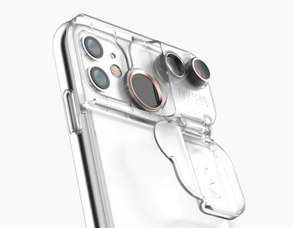 iPhone 11トラベルセット：ブラック　￥9,900（税込）／クリアー　￥11,000（税込）