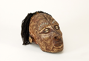 《肖像頭蓋骨》　頭蓋骨　パプアニューギニア　1800年-1900年頃　レーマー・ペリツェウス博物館所蔵 ROEMER- UND PELIZAEUS-MUSEUM HILDESHEIM