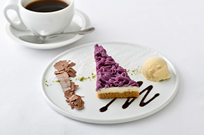 サロン・ド・テ ロンド／「紅いものモンブラン　バニラのアイスクリームを添えて」とドリンクのセット1,400円（税別）