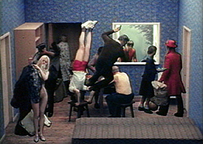 ズビグニエフ・リプチンスキ 《タンゴ》 1980年 ヴィデオ（35mm フィルムより変換） 8 分 10 秒 　ズビグ・ビジョン © Zbig Vision