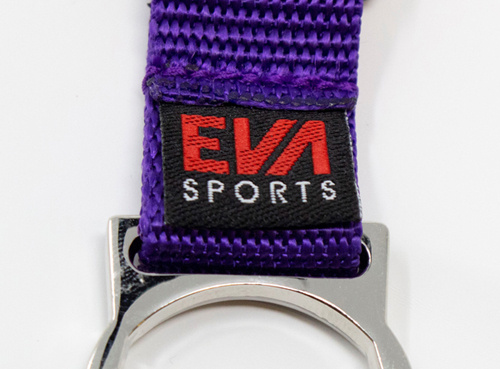 ベルト部分には「EVA SPORTS」の文字