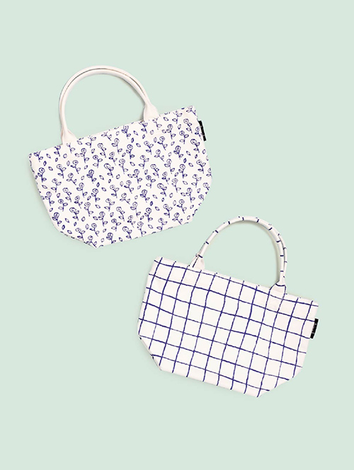 「LUNCH TOTE BAG」（左から「ROSE」「CHECKED」）各3,850円（税込）