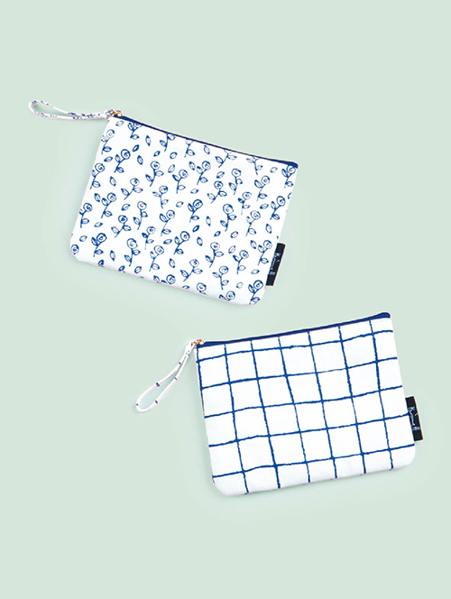 「POUCH」（左から「ROSE」「CHECKED」） 各1,980円（税込）