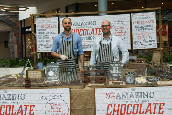 Mo（写真右）とEd（写真左）