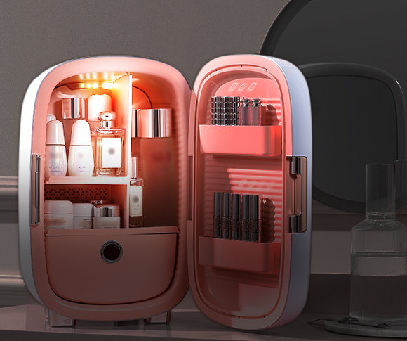 扉を開けると自動でライトが点灯