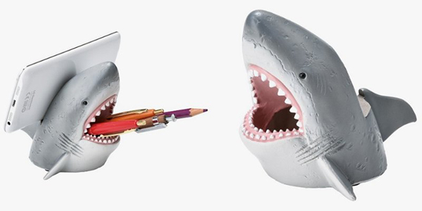 大迫力スマホ＆ペンスタンド　ホオジロザメ 価格：1,600 円（税抜）