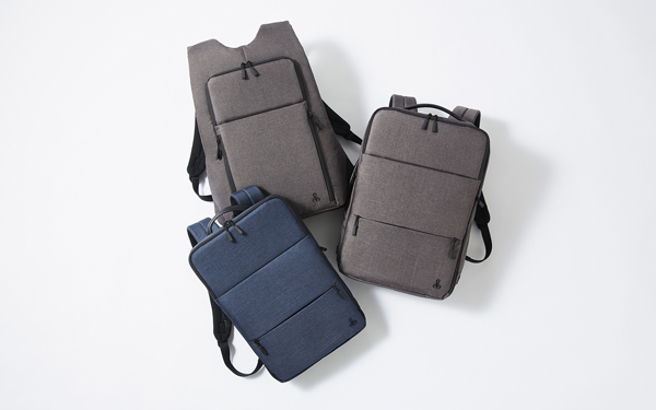 「スリムフロンパック」サイズ：26×39×06cm 価格：19,000円（税抜） 「レギュラーフロンパック」サイズ：28×41×10cm 価格：21,000円（税抜） 「ホールドフロンパック」サイズ：28×41×10cm 価格：22,000円（税抜）