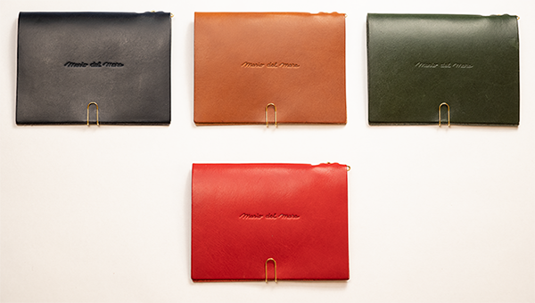 カラーは、ネイビーブルー、キャメル、ブリティッシュグリーン、イタリアンレッドの4色展開