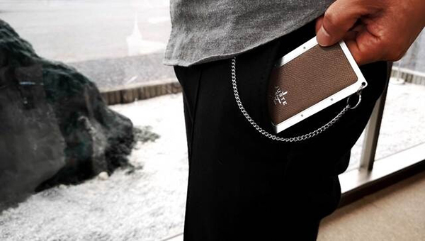 キーチェーンを装着すれば落下防止対策も