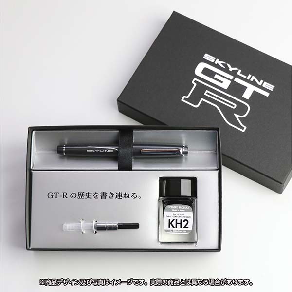 オリジナルボックスに、万年筆本体・インク（20ml）・コンバーターがセットになっている