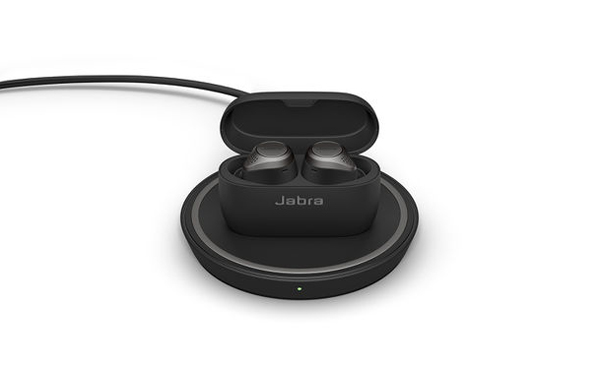 Jabra ワイヤレス充電対応の収納ケースを採用した完全ワイヤレスイヤホンを発売 デザインってオモシロイ Mdn Design Interactive