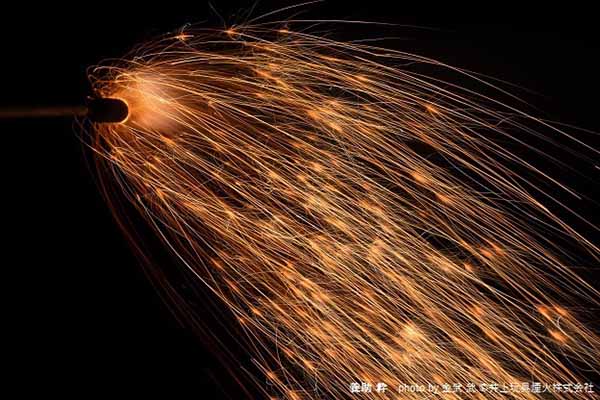 「義助」粋の様子 撮影：花火写真家　金武 武 氏