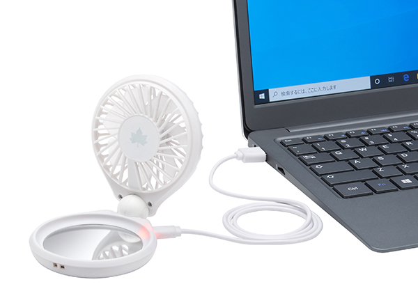 充電はUSBケーブルから。PCやモバイルバッテリーから充電できます